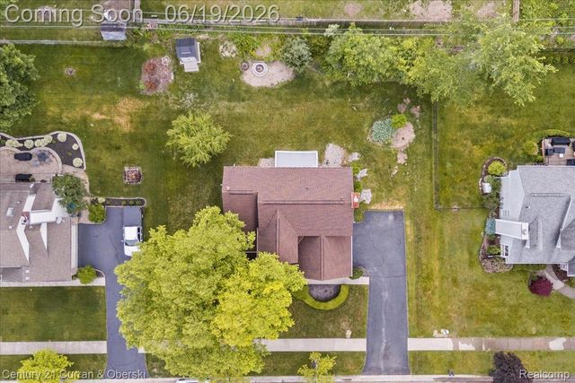 4630 Commerce Woods Drive, Commerce Charter Township, MI 48382