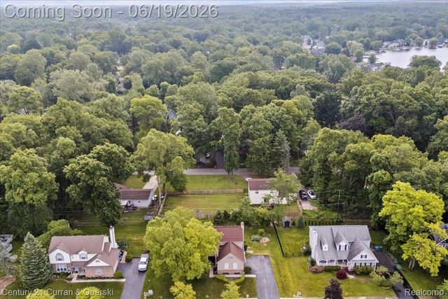 4630 Commerce Woods Drive, Commerce Charter Township, MI 48382