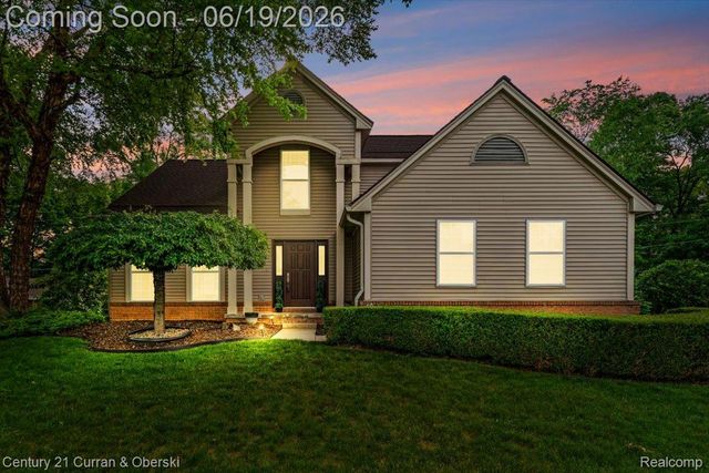 4630 Commerce Woods Drive, Commerce Charter Township, MI 48382