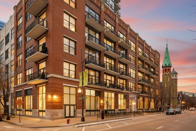 210 S Desplaines Street 402, Chicago, IL 60661