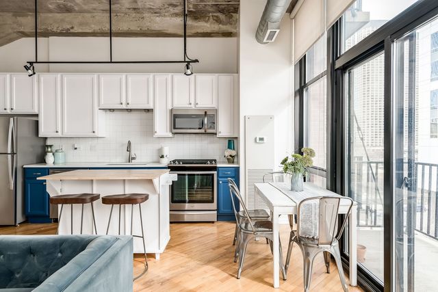 210 S Desplaines Street 402, Chicago, IL 60661