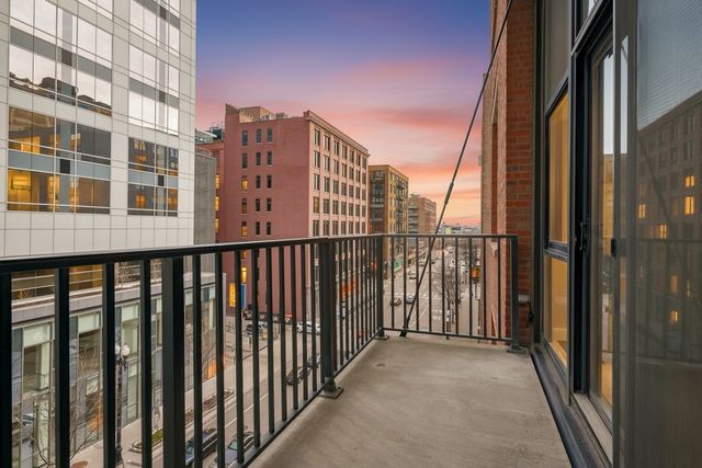 210 S Desplaines Street 402, Chicago, IL 60661