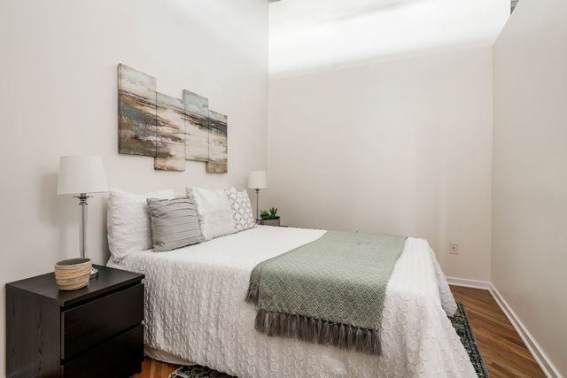 210 S Desplaines Street 402, Chicago, IL 60661