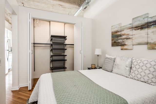 210 S Desplaines Street 402, Chicago, IL 60661