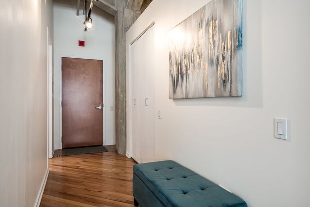 210 S Desplaines Street 402, Chicago, IL 60661