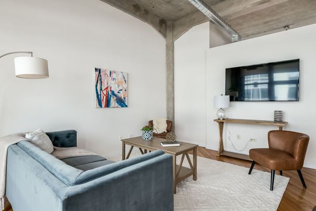 210 S Desplaines Street 402, Chicago, IL 60661
