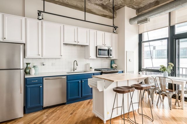 210 S Desplaines Street 402, Chicago, IL 60661