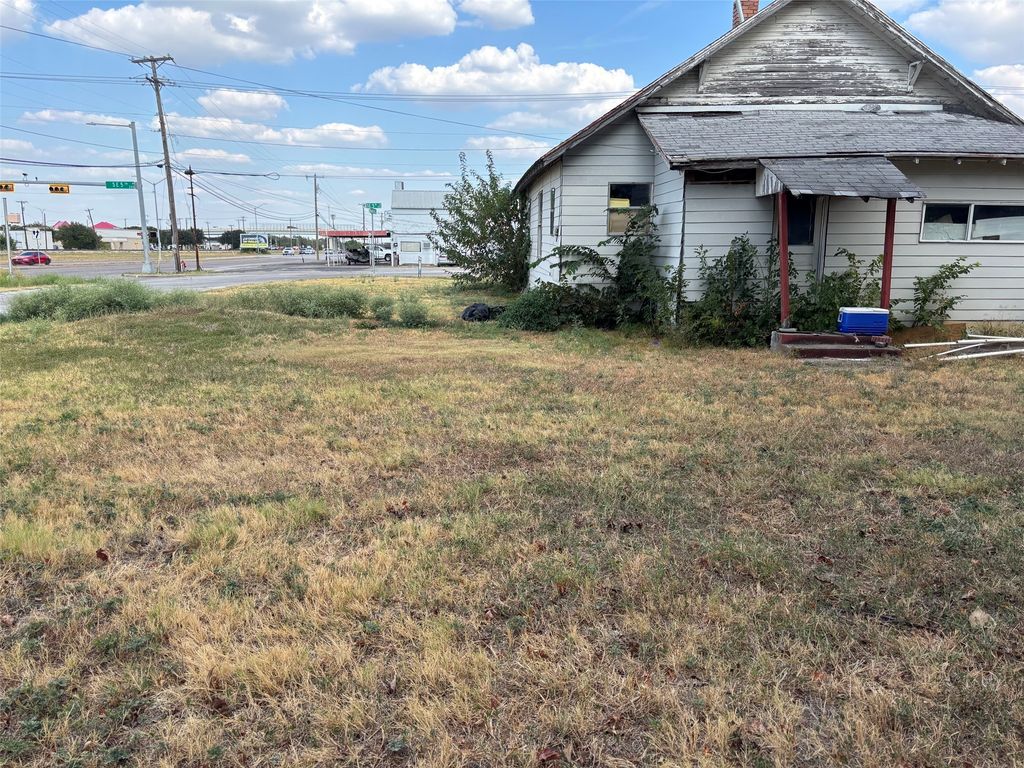 201 5th Street, Grand Prairie, TX 75051 — photo 2