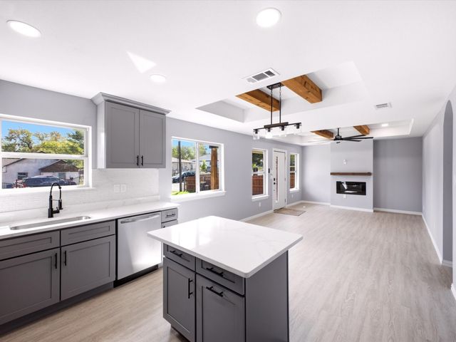 1727 Mentor Avenue, Dallas, TX 75216