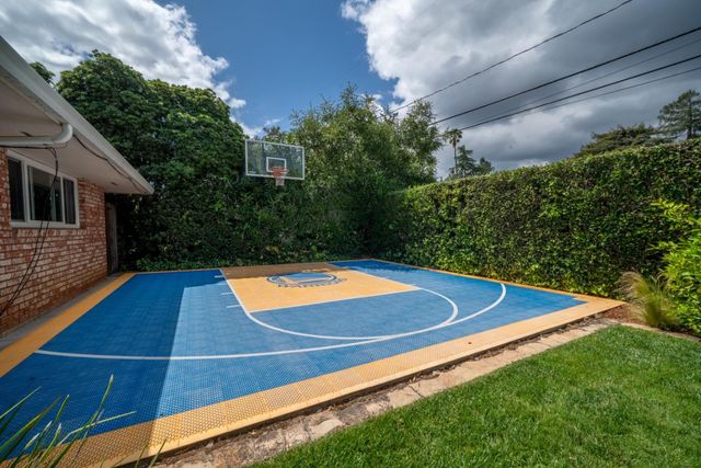 198 Pine Lane, Los Altos, CA 94022