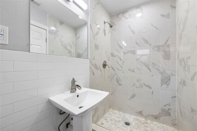 3901 W PLATT STREET, Tampa, FL 33609