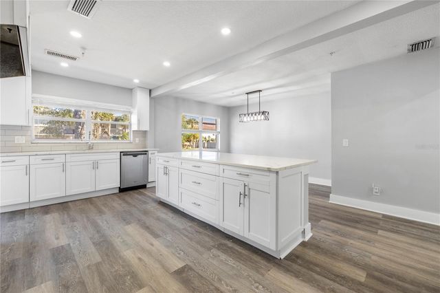 3901 W PLATT STREET, Tampa, FL 33609