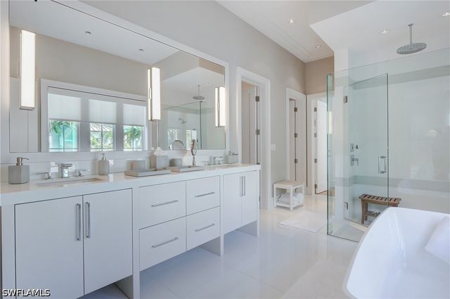 942 9th AVE S, Naples, FL 34102
