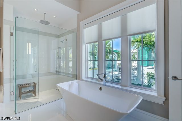942 9th AVE S, Naples, FL 34102
