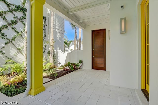 942 9th AVE S, Naples, FL 34102