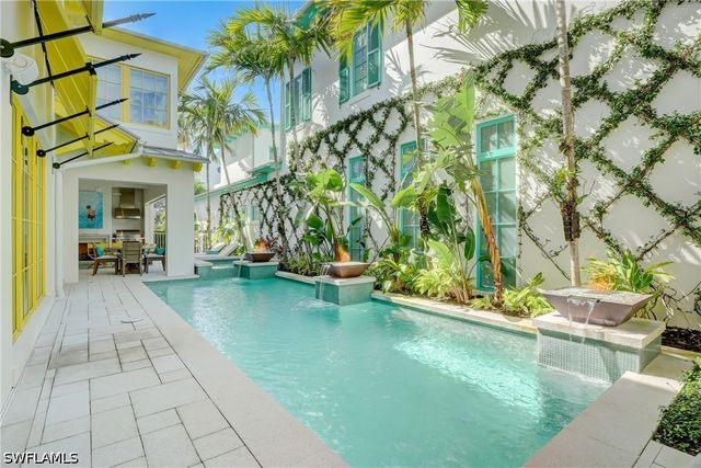 942 9th AVE S, Naples, FL 34102