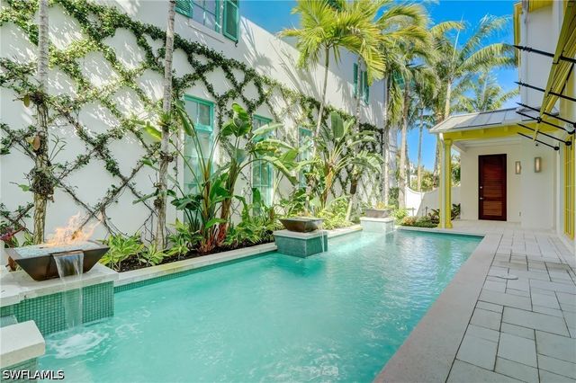 942 9th AVE S, Naples, FL 34102