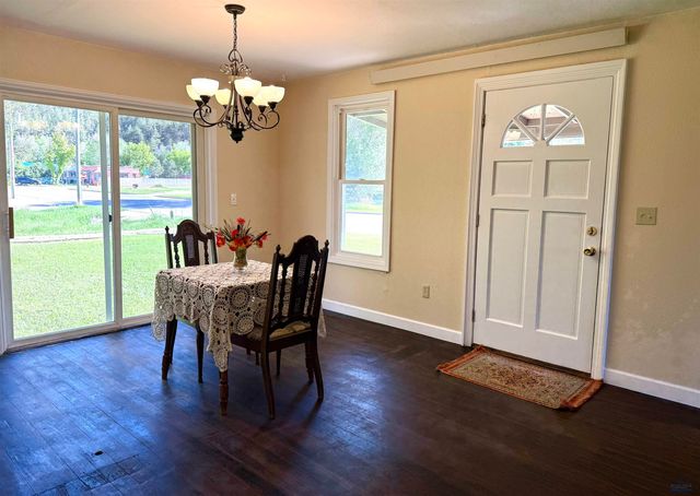 1001 S 6TH ST, Hot Springs, SD 57747