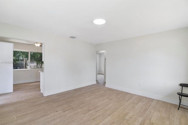839 NW 116th St, Miami, FL 33168