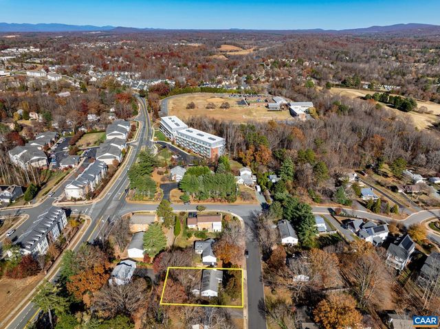 540 WOODMONT DR, Charlottesville, VA 22901
