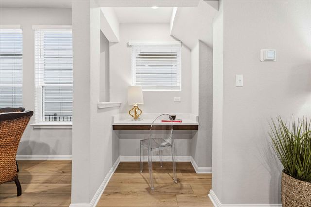 272 Lost Mine Peak LN, Dripping Springs, TX 78620