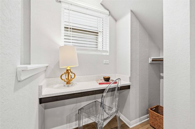 272 Lost Mine Peak LN, Dripping Springs, TX 78620