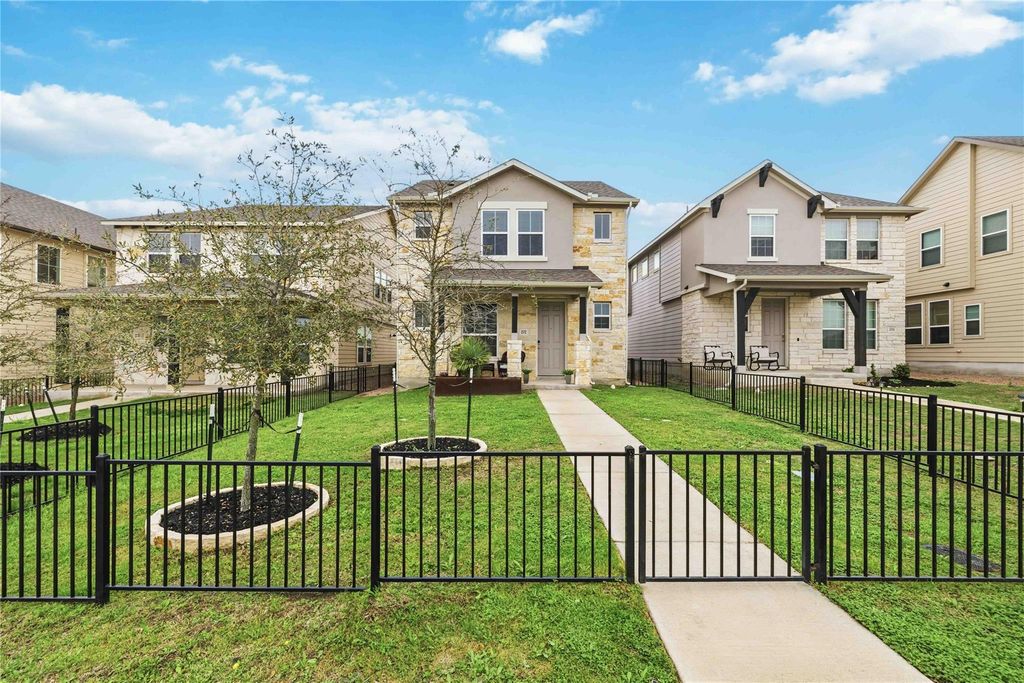 272 Lost Mine Peak LN, Dripping Springs, TX 78620