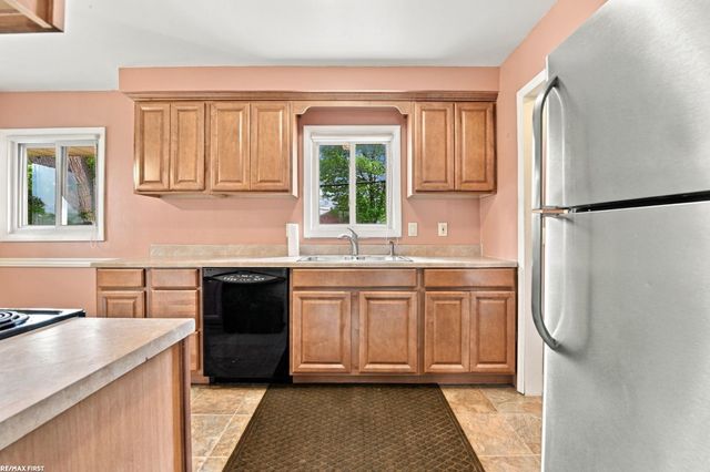 28298 Edward Avenue, Madison Heights, MI 48071