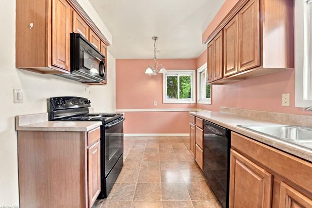 28298 Edward Avenue, Madison Heights, MI 48071