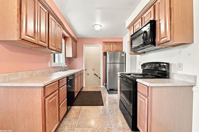 28298 Edward Avenue, Madison Heights, MI 48071