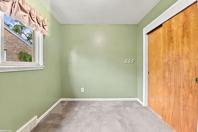 28298 Edward Avenue, Madison Heights, MI 48071