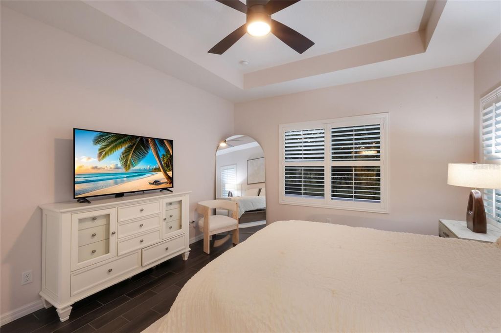 Image 21 of property listing at 12026 FOREST PARK CIRCLE, Bradenton, FL 34211