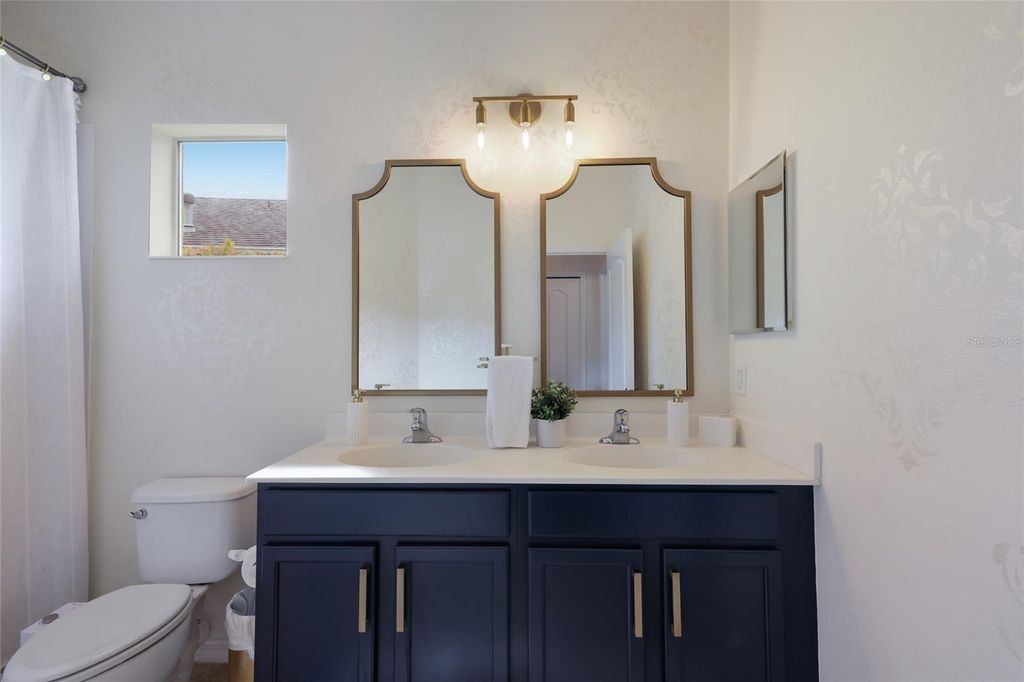 Image 30 of property listing at 12026 FOREST PARK CIRCLE, Bradenton, FL 34211