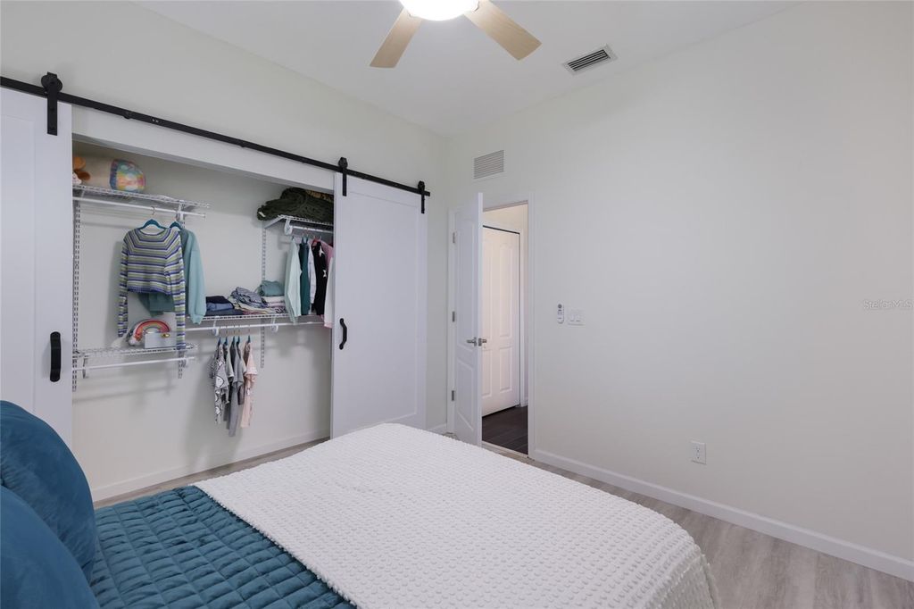 Image 33 of property listing at 12026 FOREST PARK CIRCLE, Bradenton, FL 34211