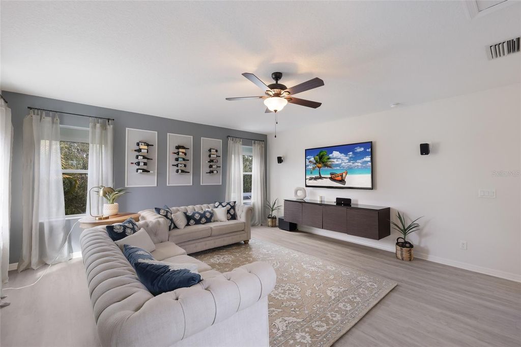 Image 38 of property listing at 12026 FOREST PARK CIRCLE, Bradenton, FL 34211