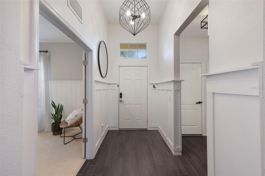 Image 5 of property listing at 12026 FOREST PARK CIRCLE, Bradenton, FL 34211