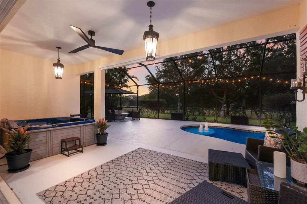 Image 45 of property listing at 12026 FOREST PARK CIRCLE, Bradenton, FL 34211