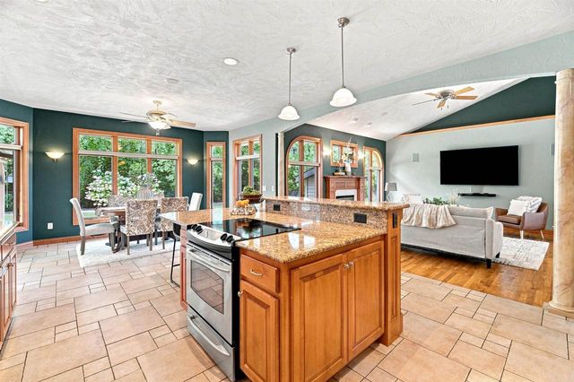 638 MIRANDA STREET, Combined Locks, WI 54113