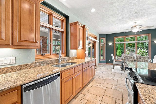 638 MIRANDA STREET, Combined Locks, WI 54113