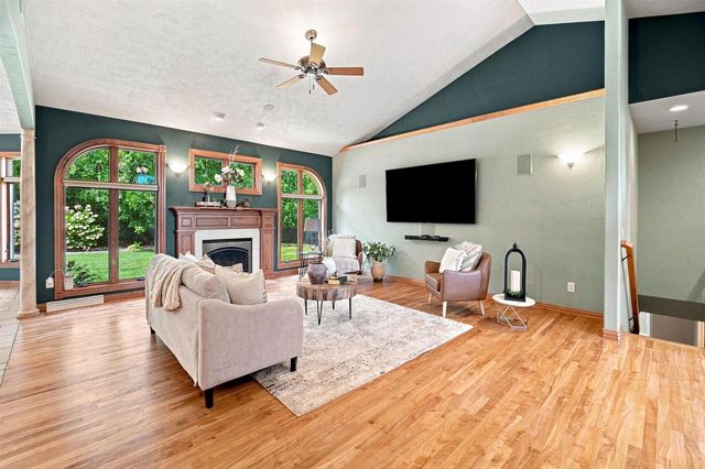 638 MIRANDA STREET, Combined Locks, WI 54113