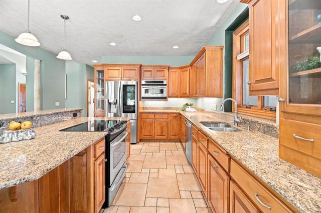 638 MIRANDA STREET, Combined Locks, WI 54113