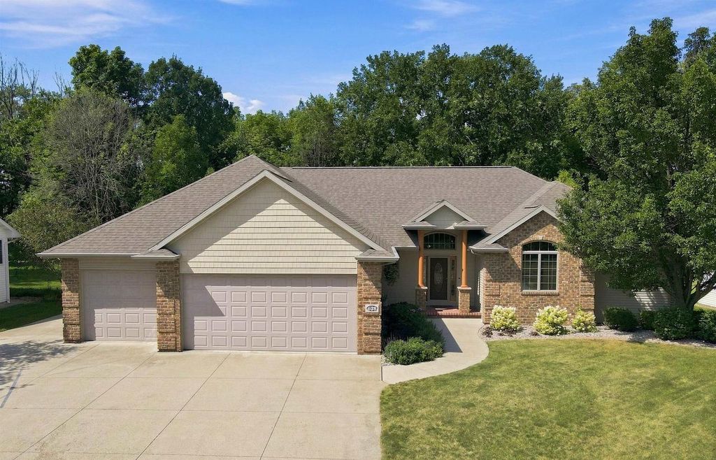 638 MIRANDA STREET, Combined Locks, WI 54113