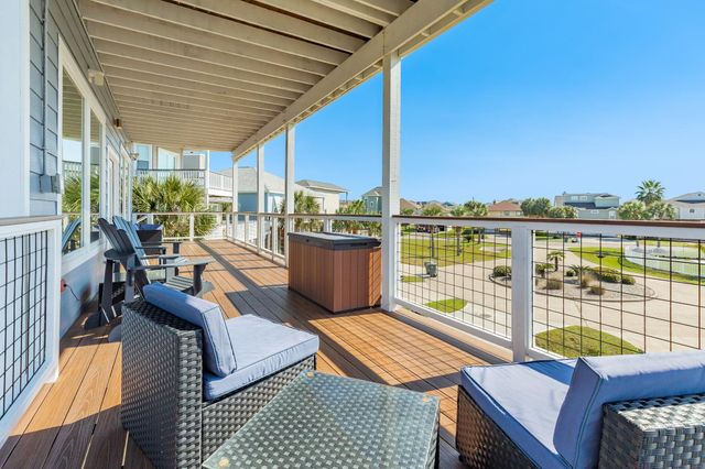 3903 Pirates Beach Blvd Court, Galveston, TX 77554