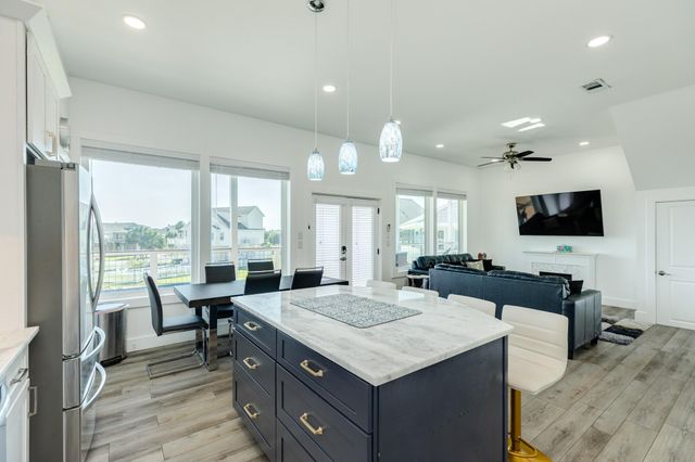 3903 Pirates Beach Blvd Court, Galveston, TX 77554