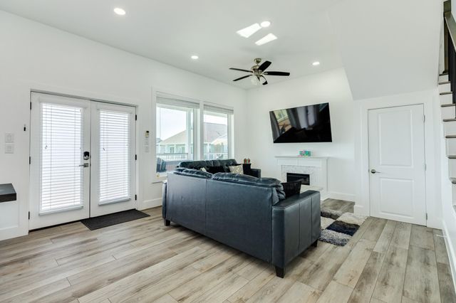 3903 Pirates Beach Blvd Court, Galveston, TX 77554