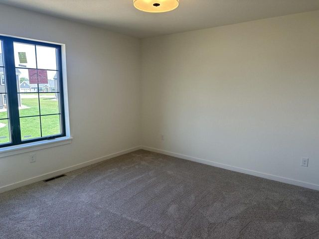 3809 White Oak WAY, Waukesha, WI 53188