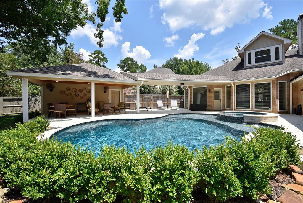 11 Redhaven Place, The Woodlands, TX 77381