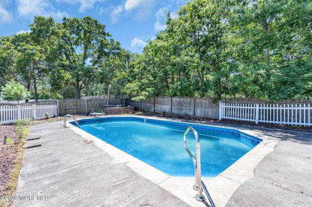 5 Buxton Court, Barnegat, NJ 08005