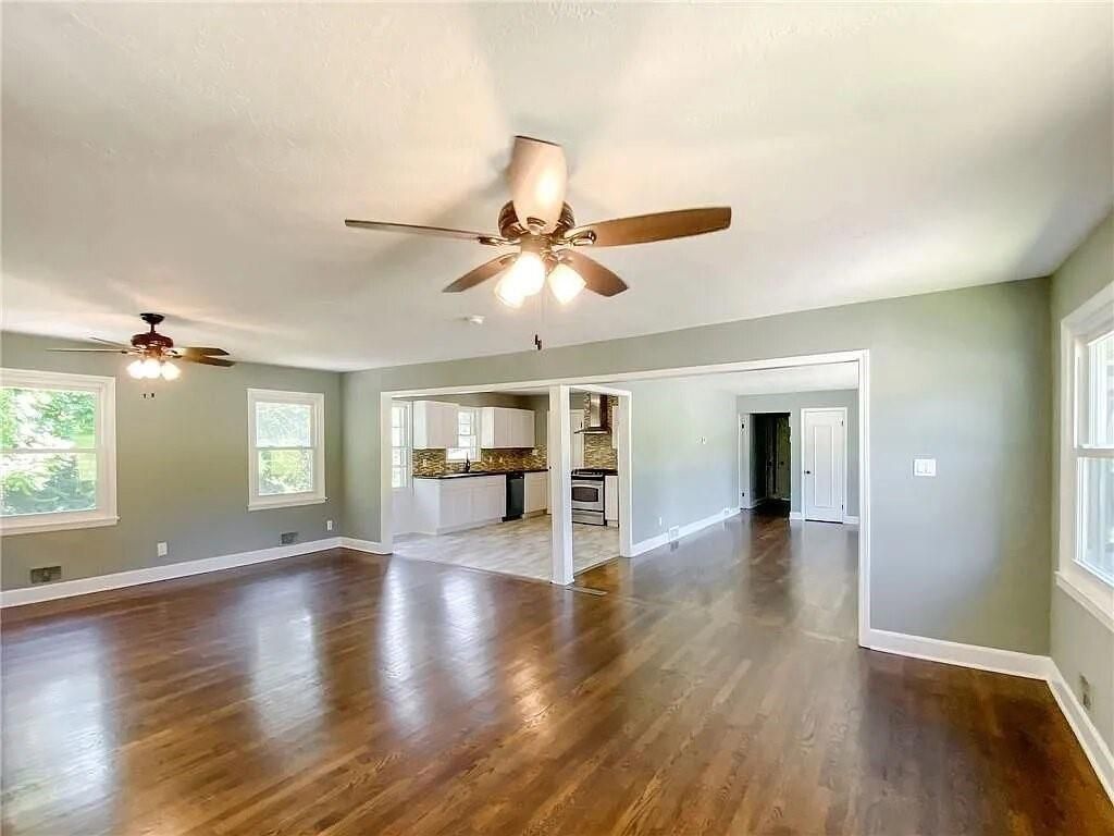 8307 Holmes Road, Kansas City, MO 64131