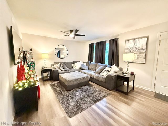 6079 Regency Drive, Burton, MI 48519